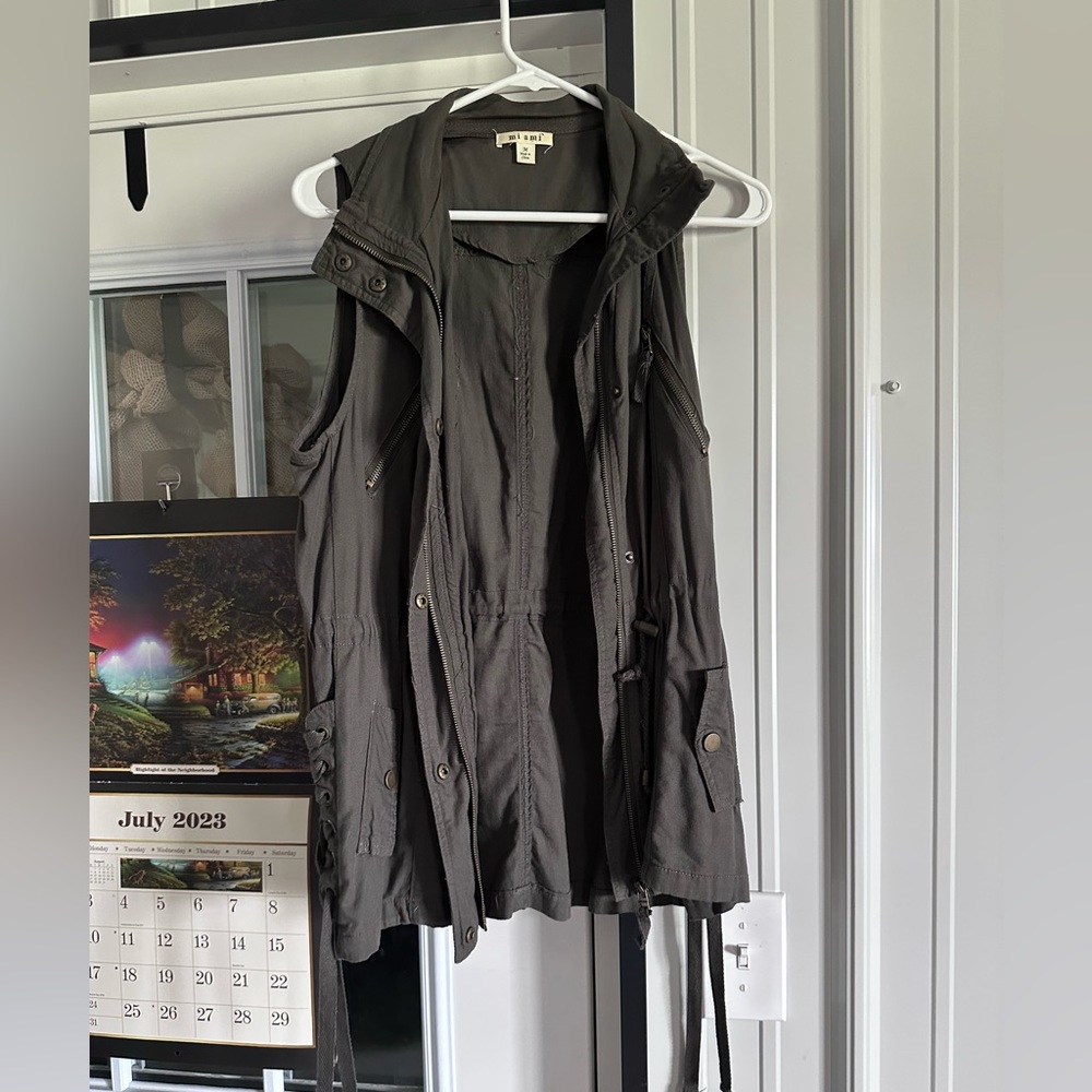 Olive green vest. HOC autumn.